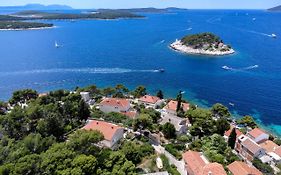 Rinada - Zf Hvar